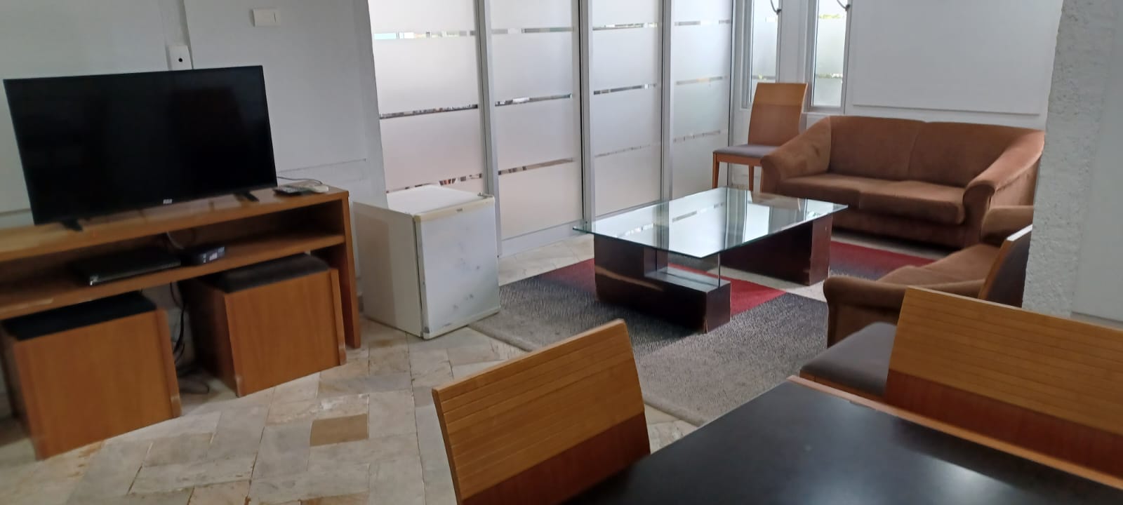 lounge_000003_02.jpg